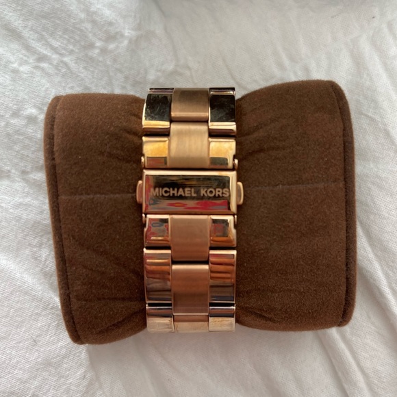 Michael Kors | Women’s Dylan Rose Gold Tone MK-5412 Watch Stainless Steel - Picture 3 of 8